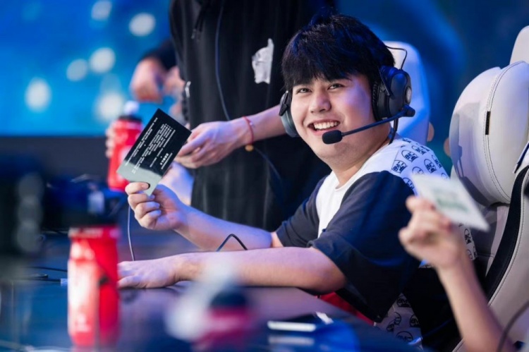 树立了一个 树立了一个